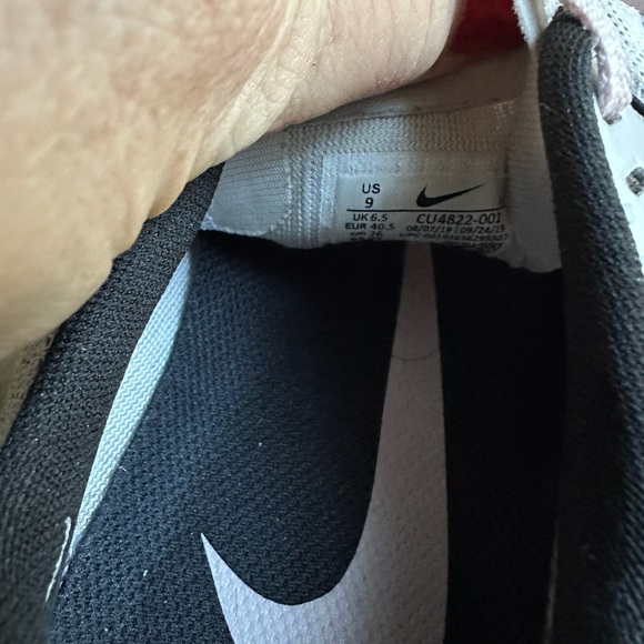 Nike - Picture 6 of 9